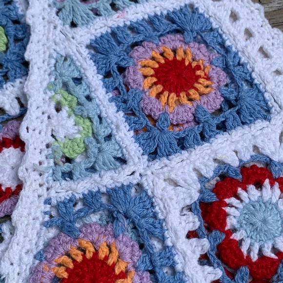 Floral crocheted vest - Picture 3 of 7